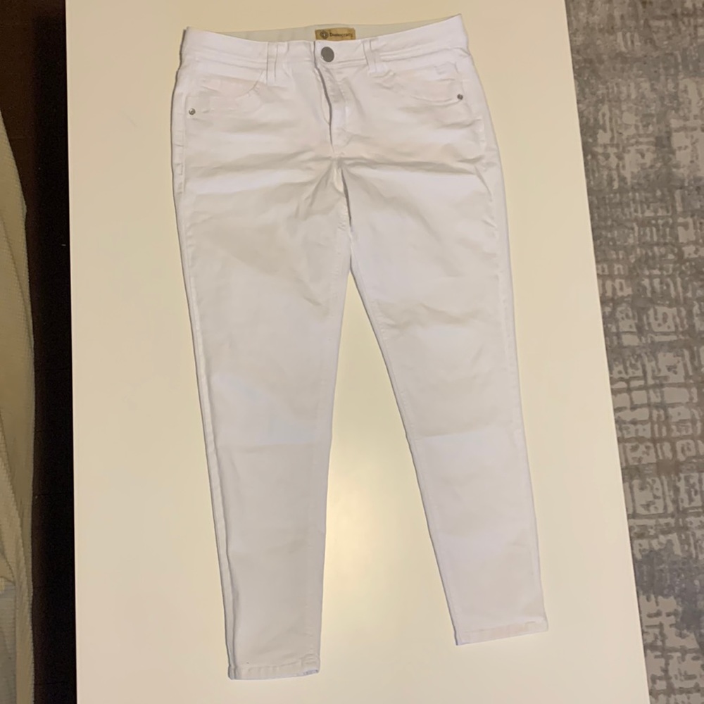 White skinny jeans
